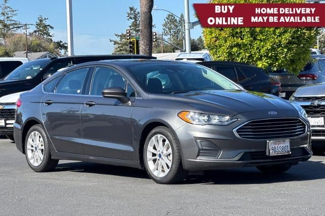 2020 Ford Fusion SE in Gray — front three-quarter view